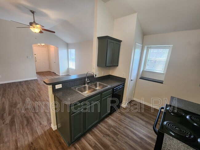 Building Photo - 2932 Oakshire St