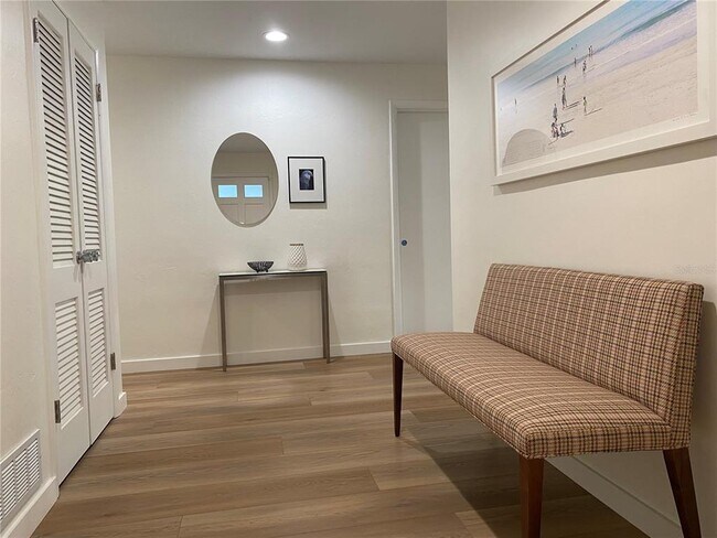 Building Photo - 814 Paradise Way