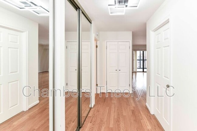 Building Photo - 1600 N Oak St