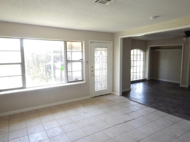 Building Photo - 419 Gammon Dr