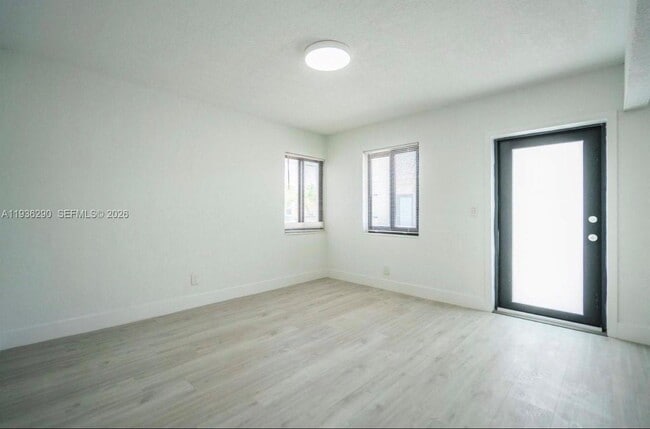 Building Photo - 7927 Crespi Blvd