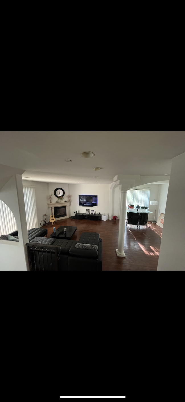 Foto del edificio - 14248 Riverside Dr