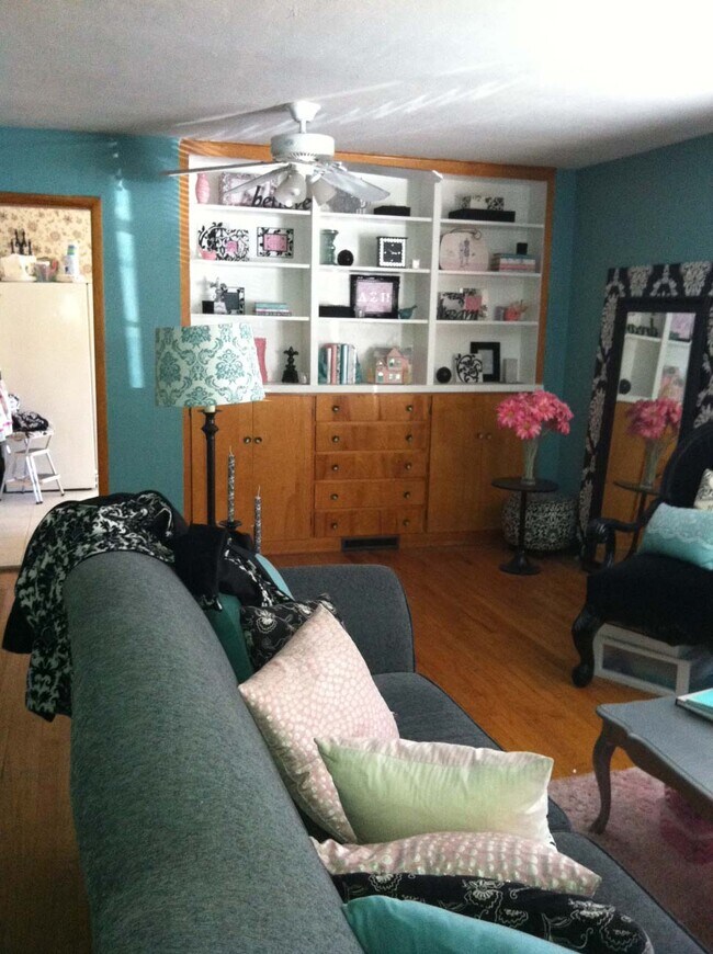 Living Room - 636 S Loomis Ave