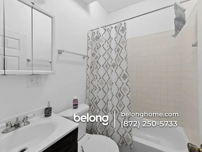 Building Photo - 1144 W 68th St