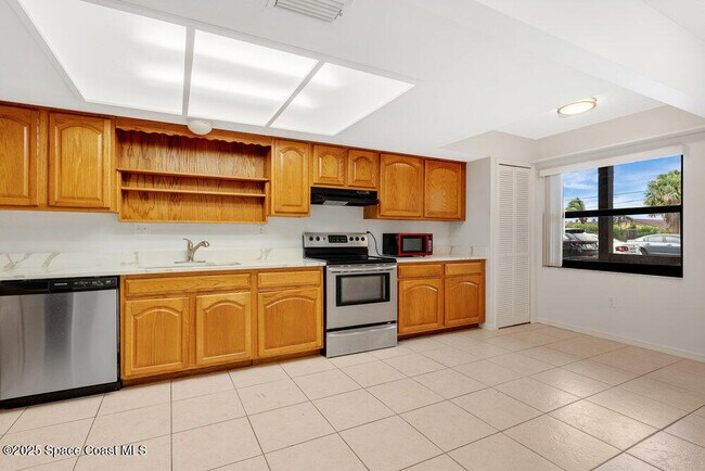Foto del edificio - 5610 N Banana River Blvd