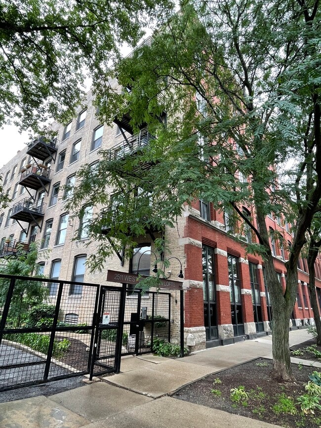 Building Photo - 2511 W Moffat St