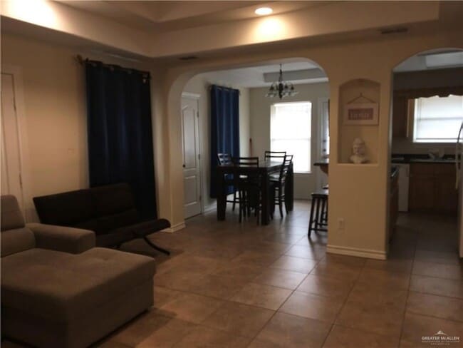 Building Photo - 4008 Parkplace Ave