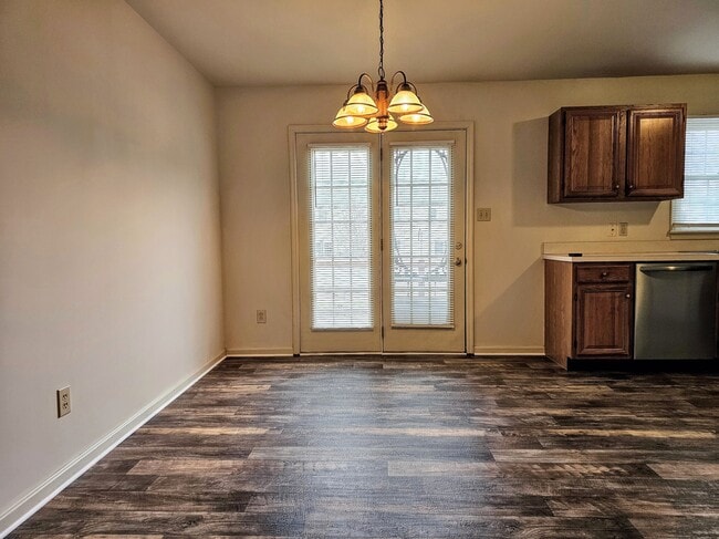 Building Photo - 88 Robinhill Dr