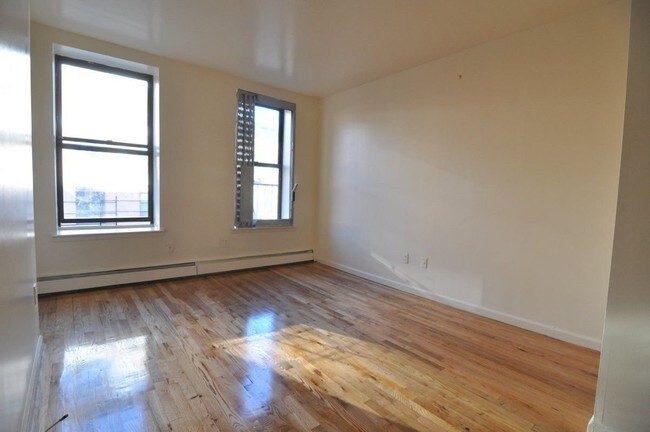 Building Photo - 278 W 115th St