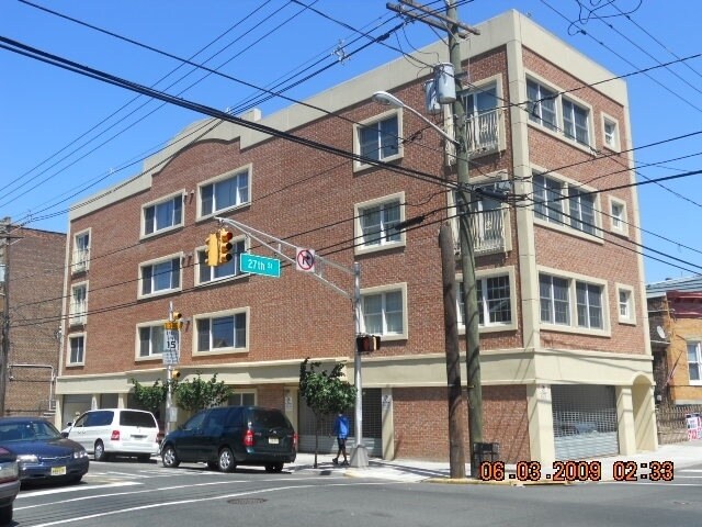 Foto del edificio - 2700 Summit Ave