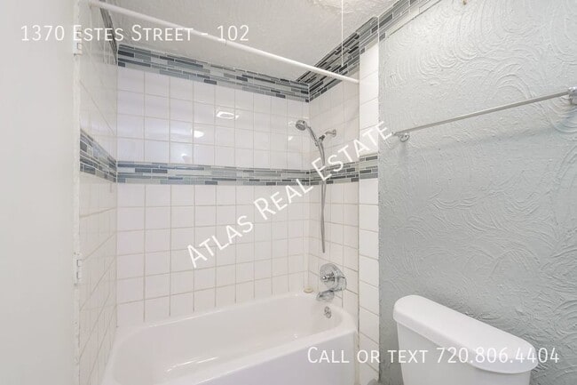 Building Photo - Gorgeous 1 bed 1 bath in Lakewood! Washer/...