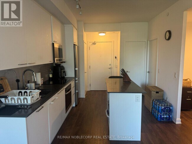 Building Photo - 3005-3005 Pine Glen Rd