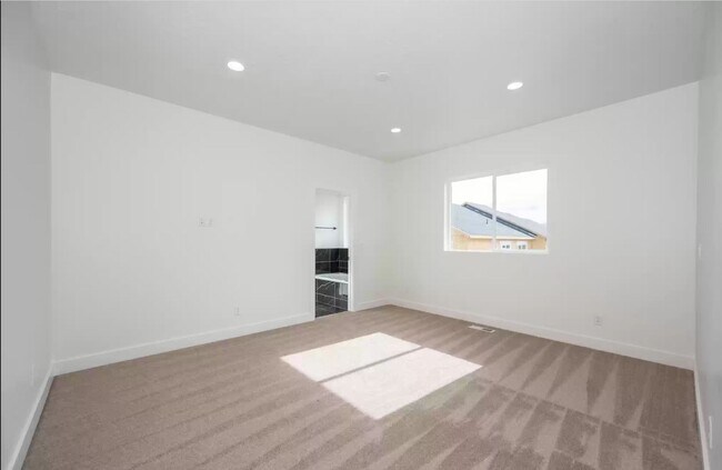 Building Photo - 2018 Santorini Dr