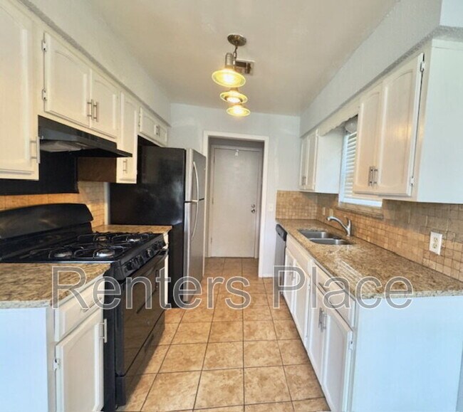 Foto del edificio - 212 E Austin St