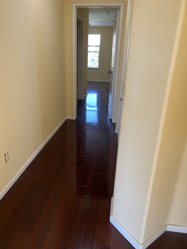 Foto principal - 1222 Elfin Forest Rd W