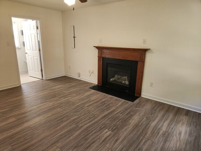 Foto del edificio - Chesterfield 4 bedroom 3 Full Bath Home-Be...