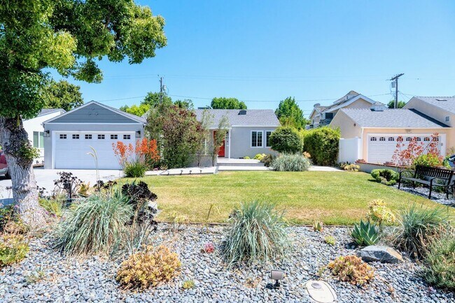 Building Photo - 4318 Jacaranda Ave