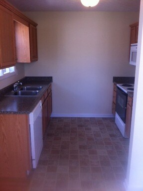 Building Photo - 110 Cambridge Cir