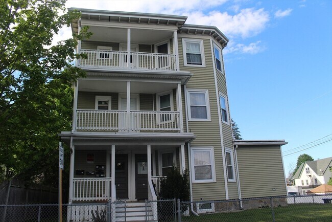 Foto del edificio - 91 Hillberg Ave