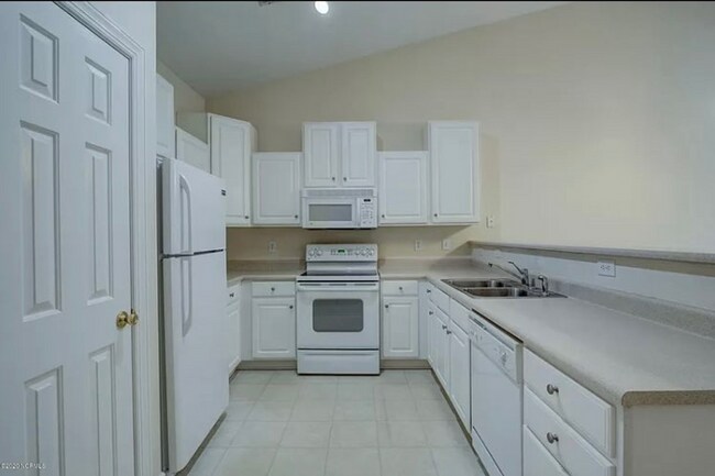 Foto del edificio - 3 bedroom, 2 bathroom townhome in Carleton Place