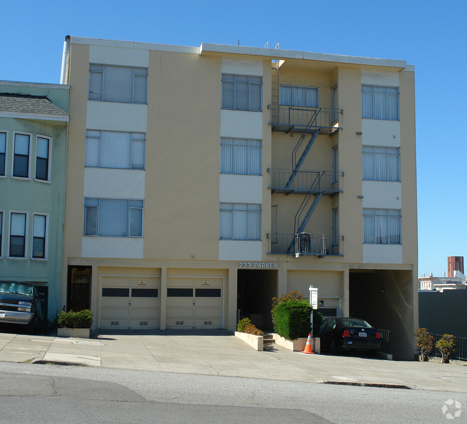 Foto del edificio - 233 Parker Ave