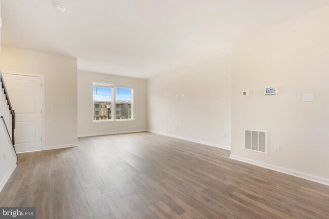 Building Photo - 410 Carroll Walk Ave