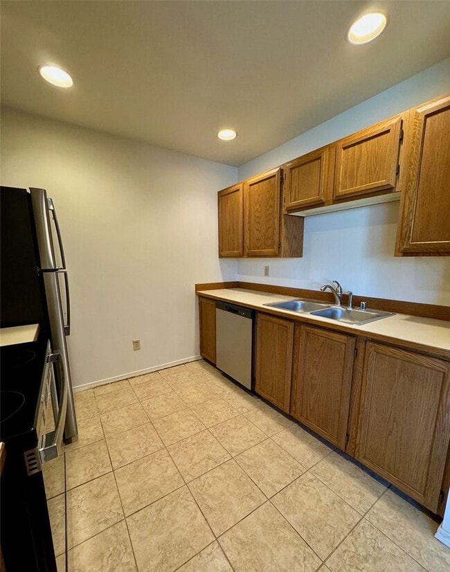 Building Photo - Gorgeous 2-Bedroom, 1-Bathroom Condo for Rent