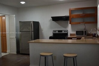 Building Photo - 1975 NE 135th St