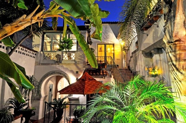 Building Photo - Patio Del Moro