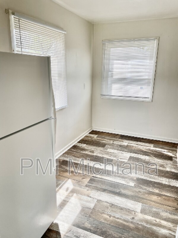 Building Photo - 4628 Meadow Ln