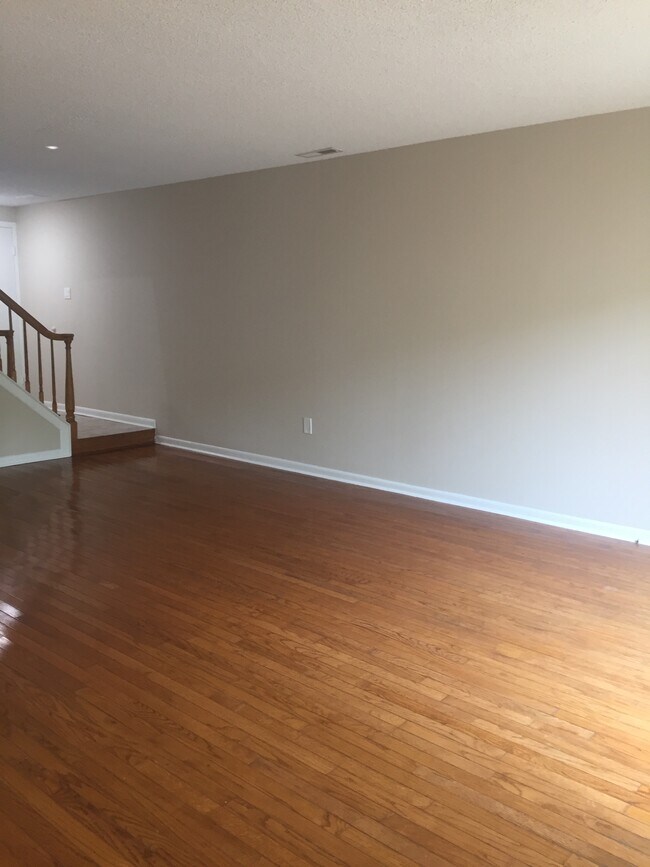 Foto del edificio - 94 Tennyson Dr