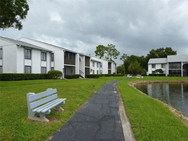 Foto del edificio - 1151 Pine Ridge Cir W