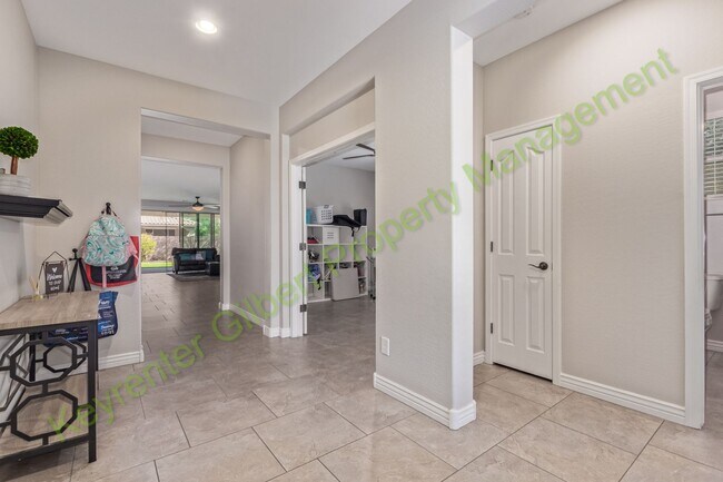 Foto del edificio - Beautiful Single-Story 3-Bed/3-Bath Home i...