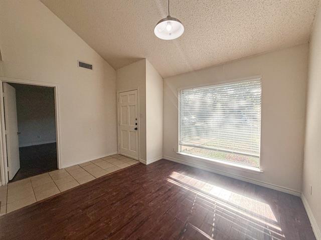 Building Photo - 614 Towne House Ln