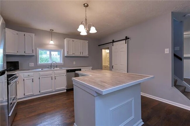 Building Photo - 654 Bower Hill Rd