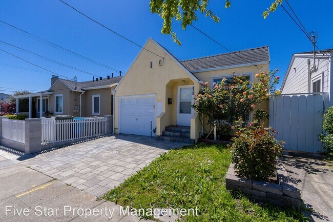 Building Photo - 3 br, 2 bath House - 470 Walnut Street