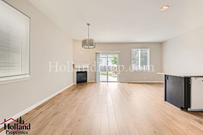 Foto del edificio - Charming Home with 3 bed and 2.5 baths and...