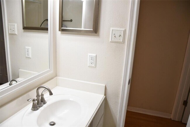 Foto del edificio - 3500 Tangle Brush Dr