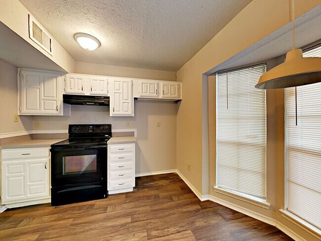 Building Photo - No App Fee. 1 Month Free with 14 month lea...