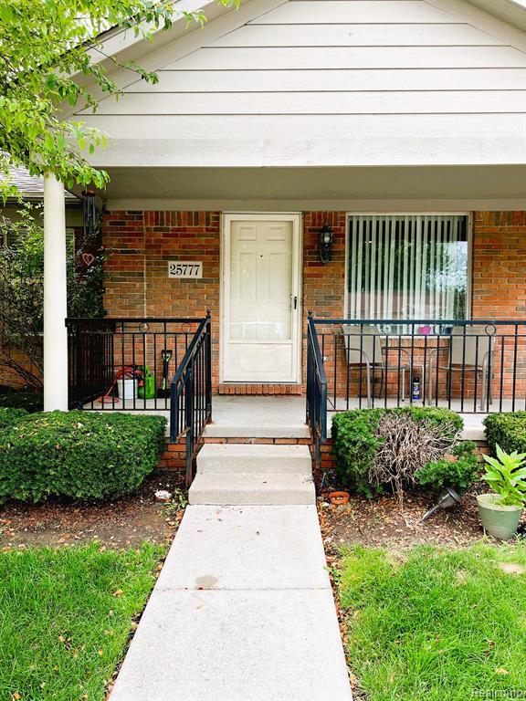 25777 Village Ln, Warren, MI 48089 Condo for Rent in Warren, MI