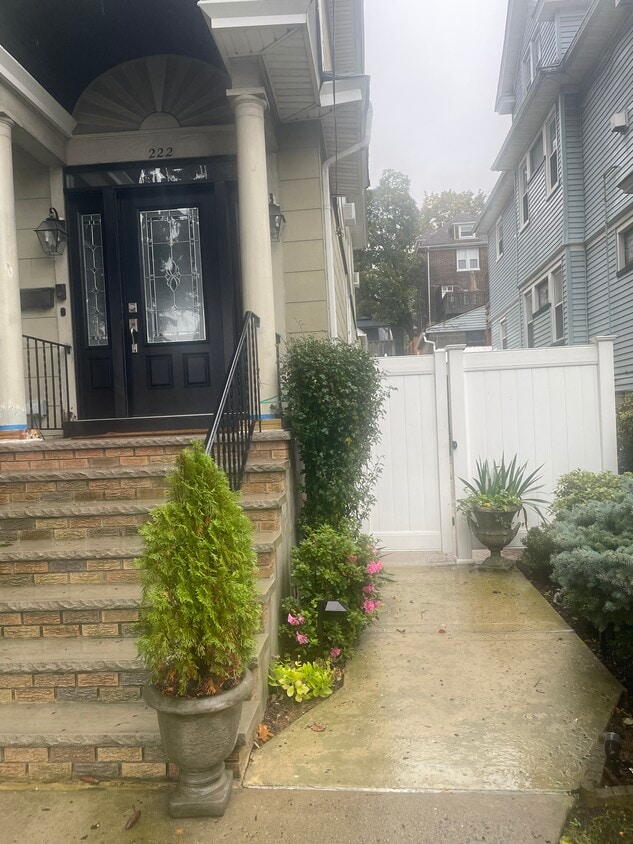 Side entrance to apartment. - 222 Castleton Ave