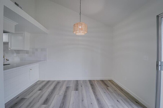 Foto del edificio - 5400 Dunsmuir Rd