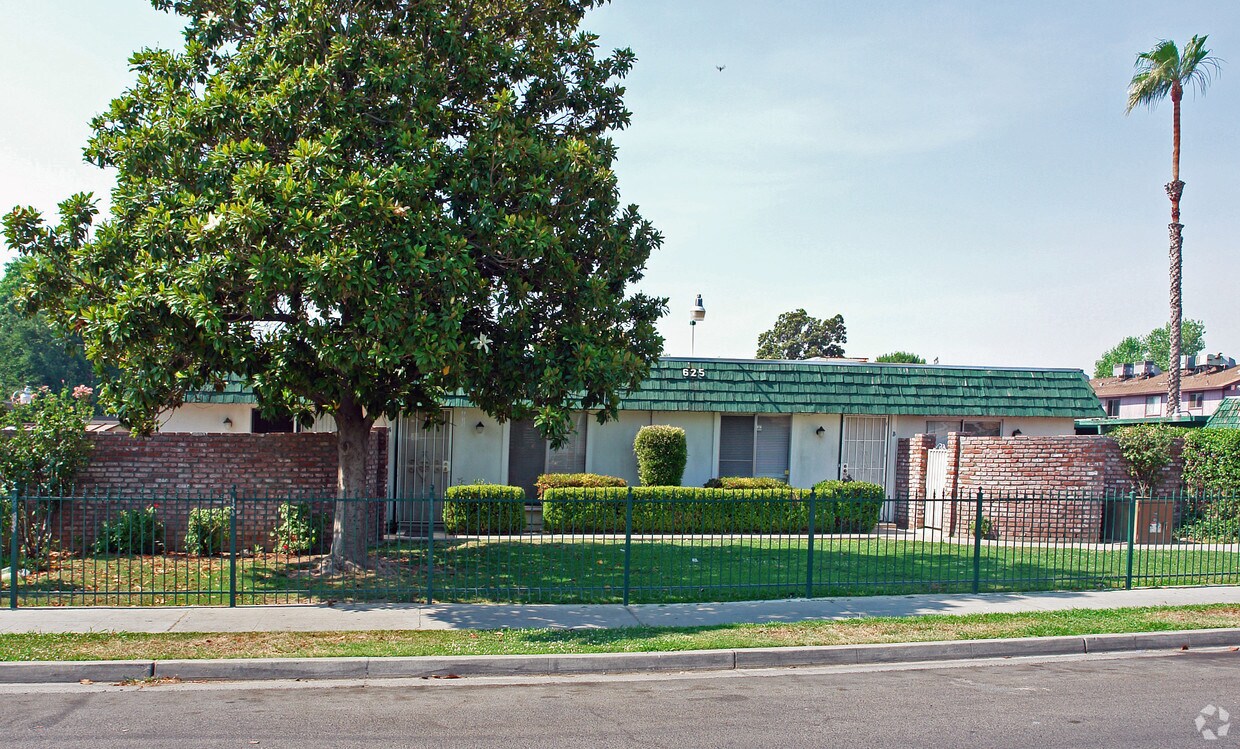 Primary Photo - 637 W Cambridge Ave