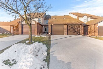 Building Photo - 6560 Ridgefield Cir