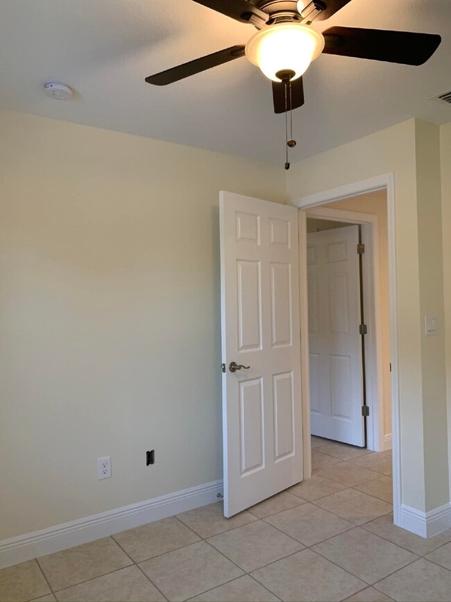 Building Photo - 2 Bedroom and 2 Bathroom with Bonus Room!