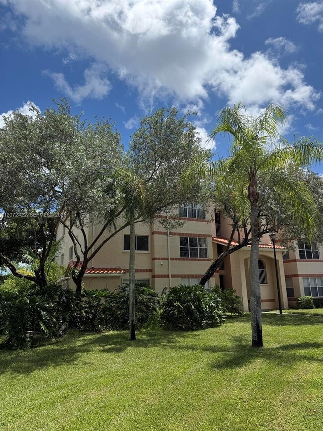 Building Photo - 3450 Pinewalk Dr N