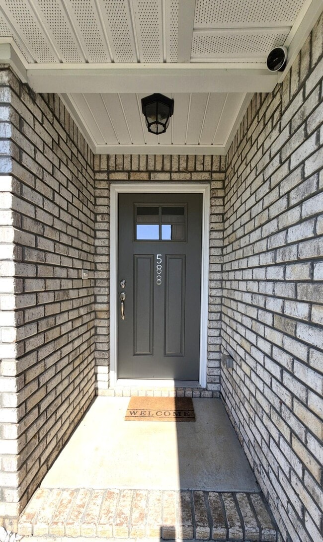 Building Photo - 588 Brushwood Dr
