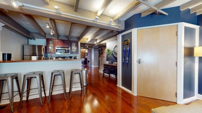 Building Photo - 2 bedroom in Boston MA 02108