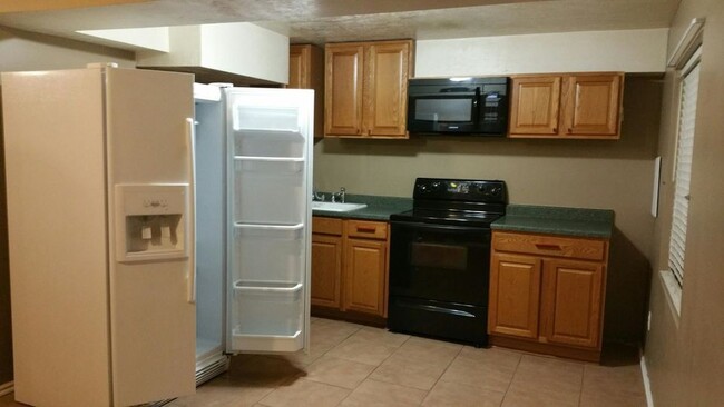 Kitchen - 12084 S Allison Park Ct