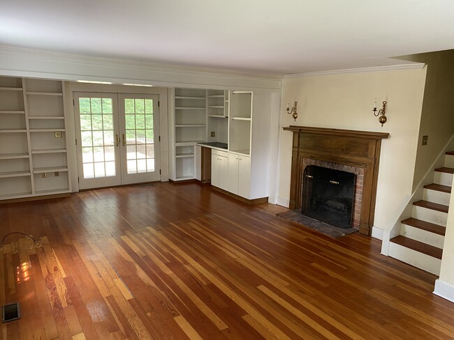 Building Photo - 70 Averill Rd